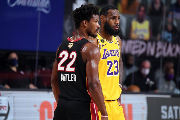 包含里程碑夜上海申花迎来里程碑；NBA总决赛赛后刷纪录；更衣室稳定；球队文化再被提及的词条-英雄联盟